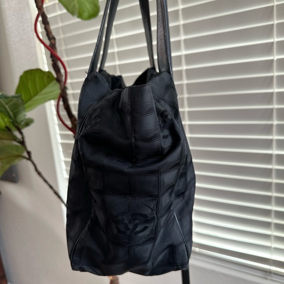 CHANEL Nylon Travel Tote Bag Handbag with authenticity card - Picture 5 of 16